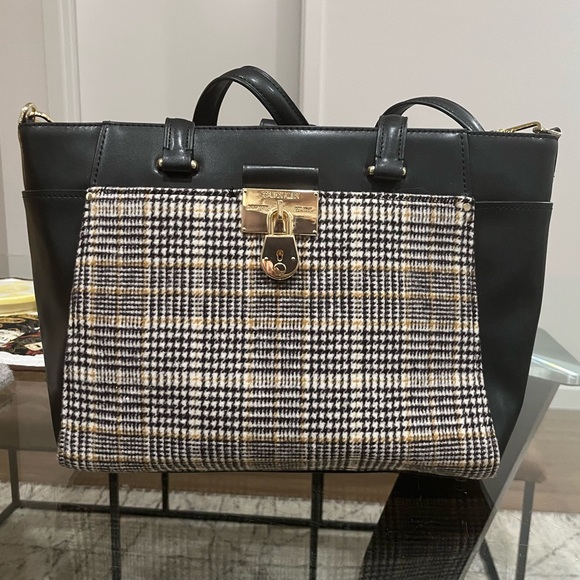 Calvin Klein purse - Picture 3 of 5